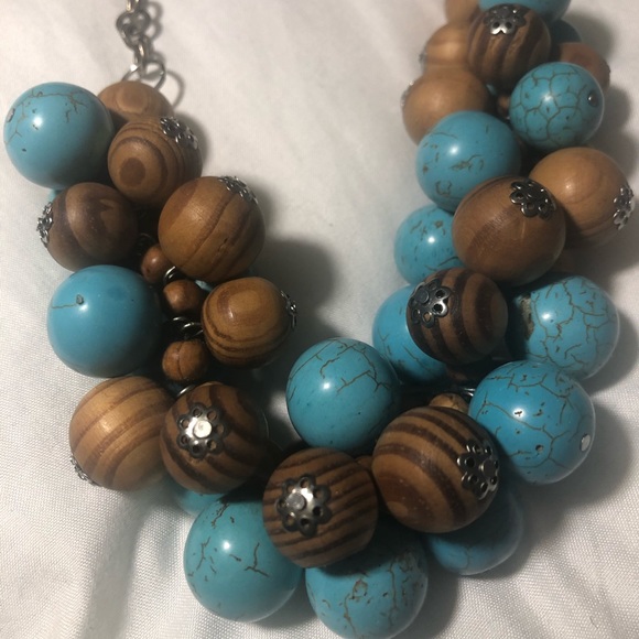 Blue and wood necklace with silver chain - Picture 2 of 4